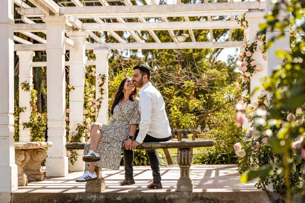 Sesión fotográfica de pareja en el rosedal de palermo