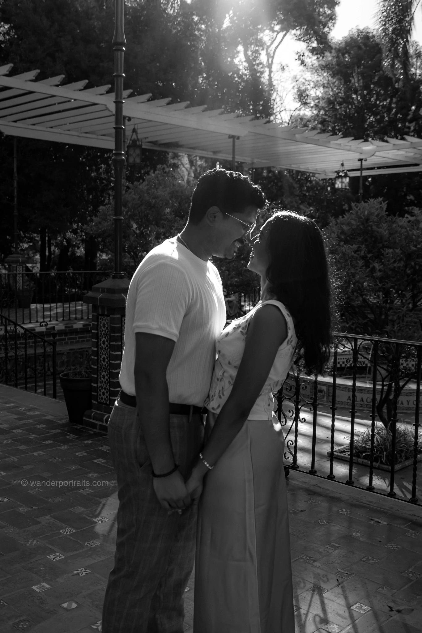 6O7A2597-Edit -WEBP pareja enamorada y recien comprometida