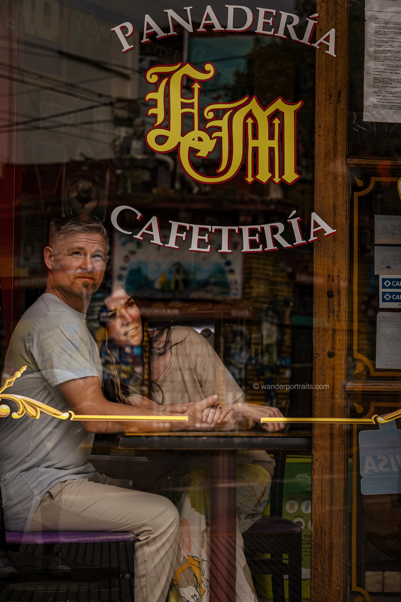 6O7A1664--WEBP Couple enjoying a romantic afternoon in la Boca