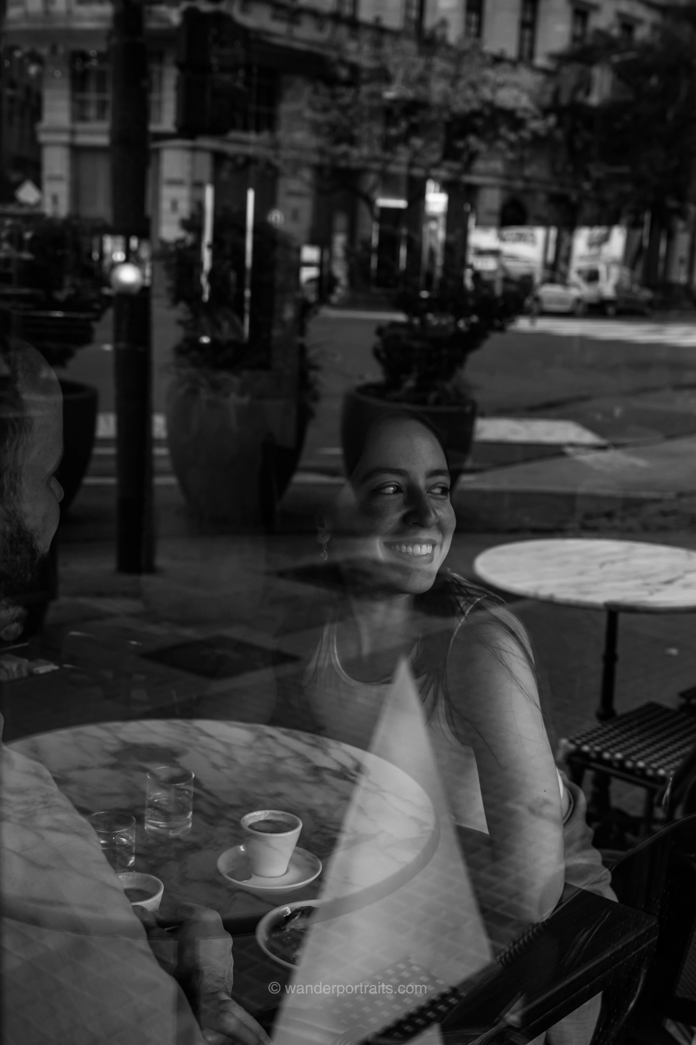 6O7A8635-Edit-WEBP Romantic couple photoshoot in a cafe notable buenos aires
