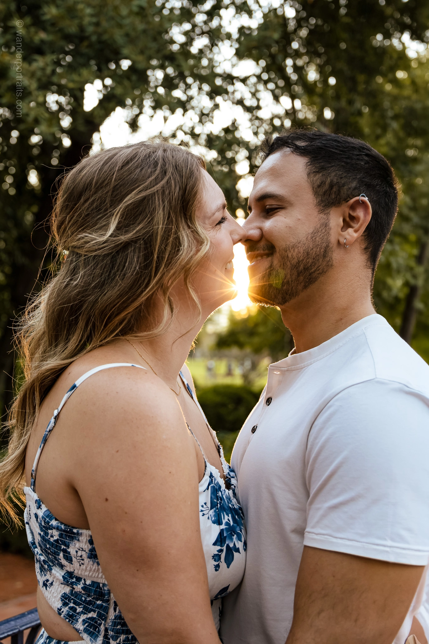 6O7A7618-Edit-WEBP Pareja enamorada al atardecer en el rosedal de palermo
